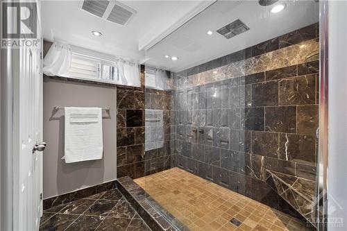 2561 Hanlon Avenue, Ottawa, ON - Indoor Photo Showing Bathroom