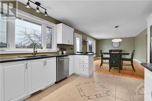 2 Welland Street, Perth, ON - Indoor Photo Showing Kitchen With Double Sink