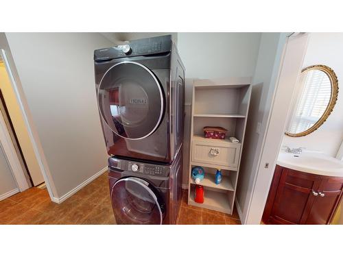 112 12Th Avenue S, Cranbrook, BC - Indoor Photo Showing Laundry Room