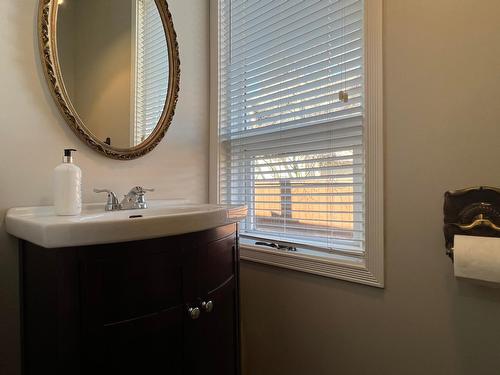 112 12Th Avenue S, Cranbrook, BC - Indoor Photo Showing Bathroom