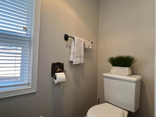 112 12Th Avenue S, Cranbrook, BC - Indoor Photo Showing Bathroom