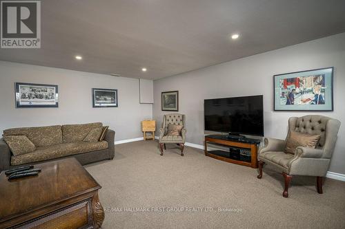 2516 County 9 Rd, Greater Napanee, ON - Indoor Photo Showing Living Room