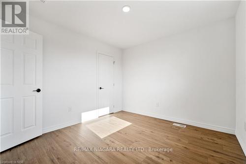 17 Barbican Tr, St. Catharines, ON - Indoor Photo Showing Other Room