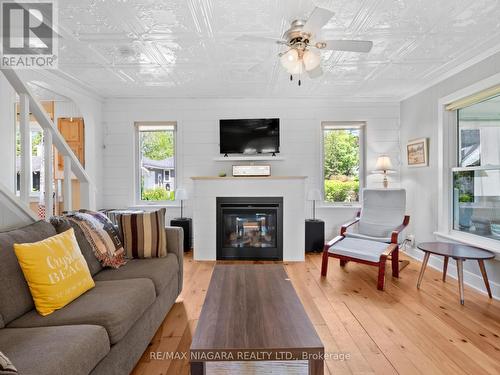 267 Oxford Avenue, Fort Erie, ON - Indoor Photo Showing Living Room With Fireplace