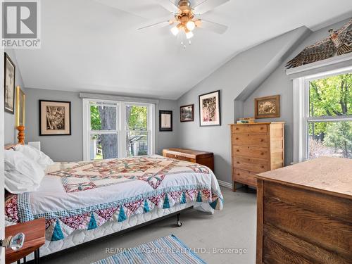 267 Oxford Avenue, Fort Erie, ON - Indoor Photo Showing Bedroom