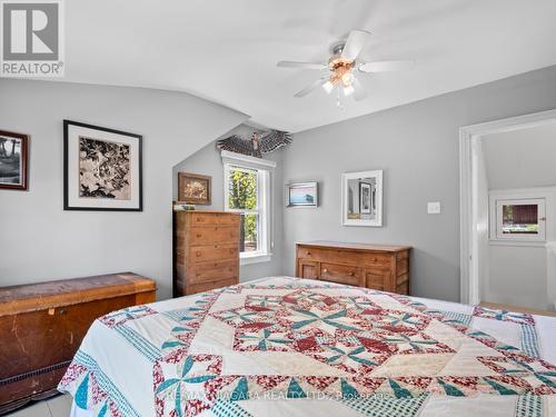 267 Oxford Avenue, Fort Erie, ON - Indoor Photo Showing Bedroom