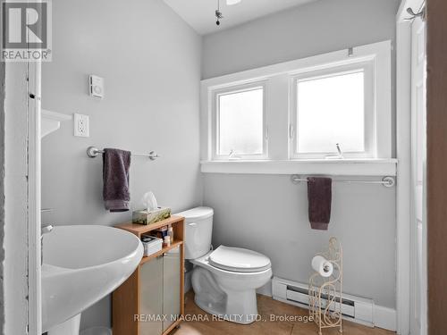 267 Oxford Avenue, Fort Erie, ON - Indoor Photo Showing Bathroom