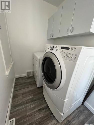 211 6Th Avenue W, Shaunavon, SK - Indoor Photo Showing Laundry Room