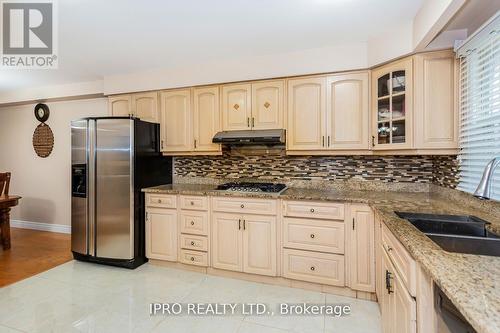 4194 Martlen Cres, Mississauga, ON - Indoor Photo Showing Kitchen With Double Sink
