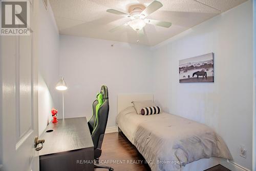 #105 -2055 Appleby Line, Burlington, ON - Indoor Photo Showing Bedroom