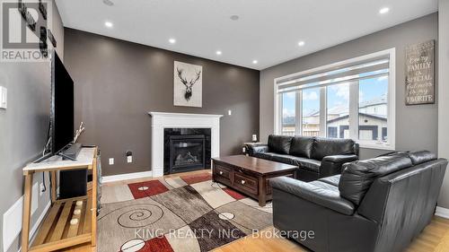 7 Porter Dr, Orangeville, ON - Indoor Photo Showing Living Room With Fireplace