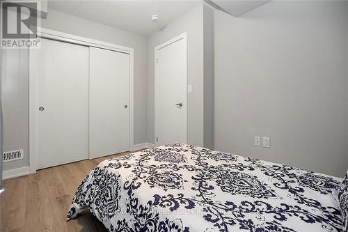 #24 -527 Shaver Rd, Hamilton, ON - Indoor Photo Showing Bedroom