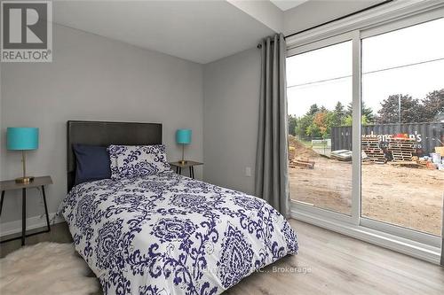 24 - 527 Shaver Road, Hamilton, ON - Indoor Photo Showing Bedroom