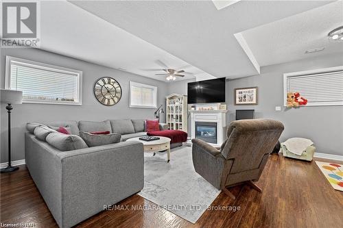 43 Thorold Ave, Thorold, ON - Indoor Photo Showing Living Room With Fireplace