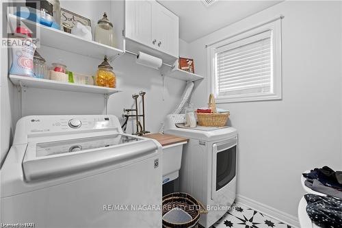 43 Thorold Ave, Thorold, ON - Indoor Photo Showing Laundry Room