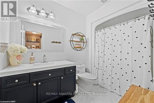43 Thorold Ave, Thorold, ON - Indoor Photo Showing Bathroom