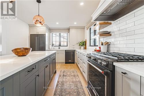 104 Price Ave, Hamilton, ON - Indoor Photo Showing Kitchen With Upgraded Kitchen