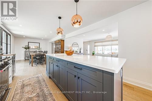 104 Price Ave, Hamilton, ON - Indoor Photo Showing Kitchen With Upgraded Kitchen
