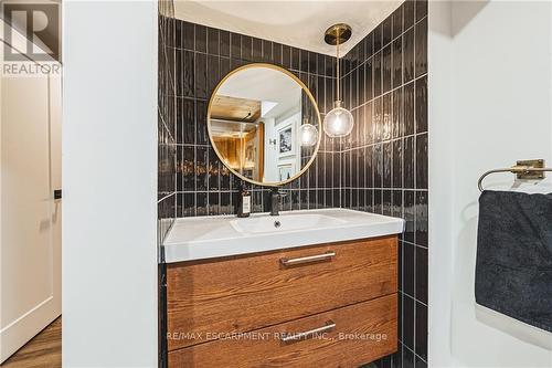 104 Price Ave, Hamilton, ON - Indoor Photo Showing Bathroom