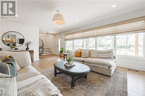 104 Price Avenue, Hamilton, ON - Indoor Photo Showing Living Room