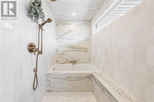 104 Price Avenue, Hamilton, ON - Indoor Photo Showing Bathroom