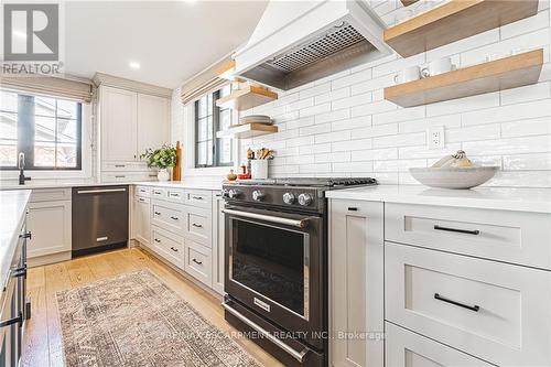 104 Price Ave, Hamilton, ON - Indoor Photo Showing Kitchen With Upgraded Kitchen