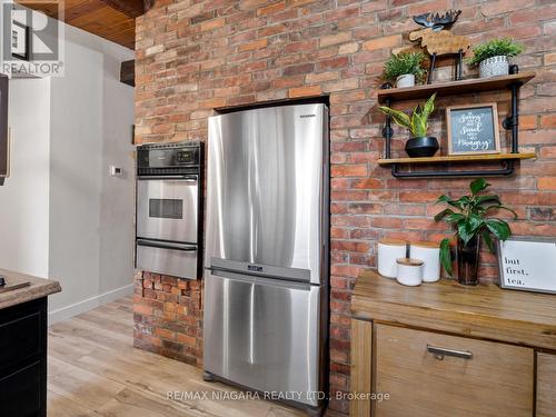 320 Albany St, Fort Erie, ON - Indoor Photo Showing Kitchen