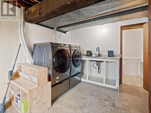 320 Albany St, Fort Erie, ON - Indoor Photo Showing Laundry Room