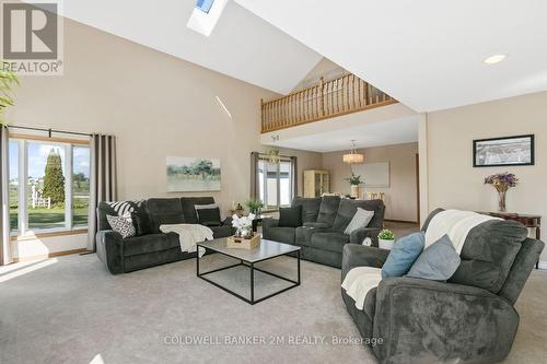 5728 Gilmore Road, Clarington, ON - Indoor Photo Showing Living Room