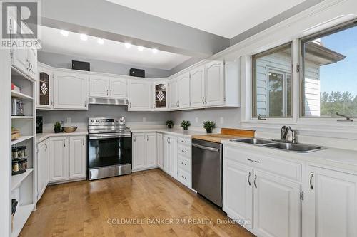 5728 Gilmore Road, Clarington, ON - Indoor Photo Showing Kitchen With Double Sink