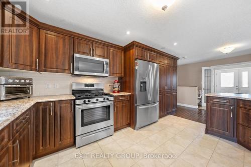 82 Dorchester Dr, Prince Edward County, ON - Indoor Photo Showing Kitchen With Double Sink