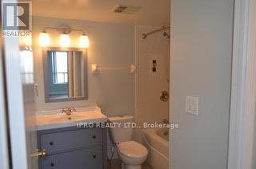 1413 - 135 Hillcrest Avenue, Mississauga, ON - Indoor Photo Showing Bathroom
