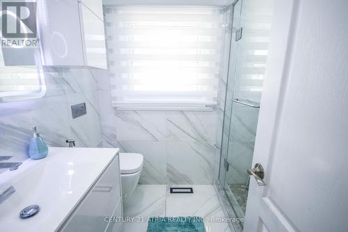 2545 Windjammer Rd, Mississauga, ON - Indoor Photo Showing Bathroom