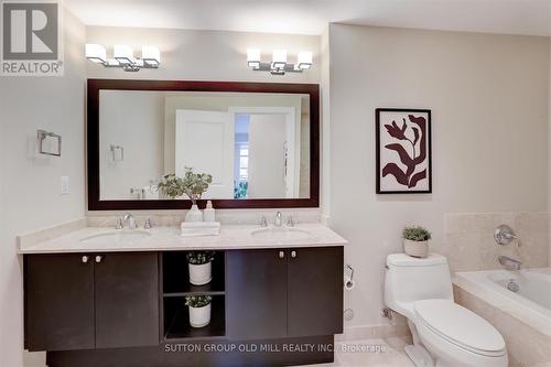 101 - 9 Burnhamthorpe Crescent, Toronto, ON - Indoor Photo Showing Bathroom