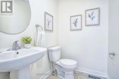 48 Farmhouse Crescent, Richmond Hill, ON - Indoor Photo Showing Bathroom
