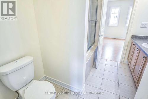 48 Farmhouse Crescent, Richmond Hill, ON - Indoor Photo Showing Bathroom