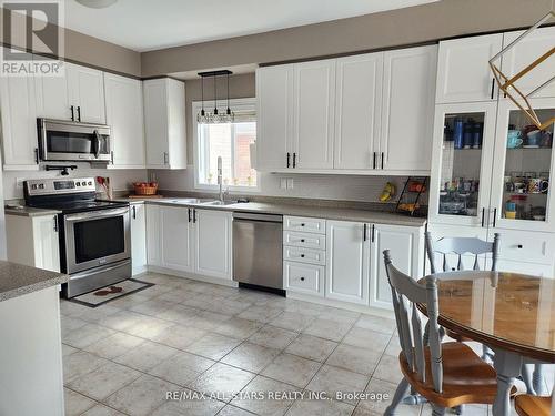 8 White Cres, Barrie, ON - Indoor Photo Showing Kitchen With Double Sink