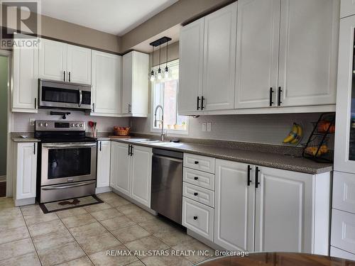 8 White Cres, Barrie, ON - Indoor Photo Showing Kitchen