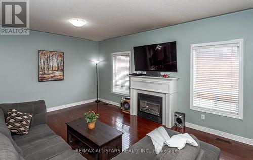 8 White Cres, Barrie, ON - Indoor Photo Showing Living Room With Fireplace