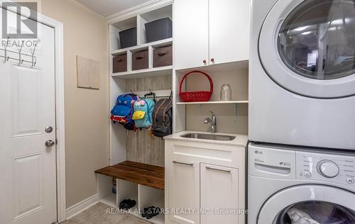 8 White Cres, Barrie, ON - Indoor Photo Showing Laundry Room