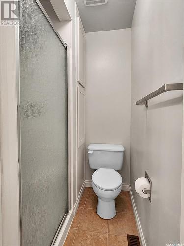 114 6Th Avenue E, Delisle, SK - Indoor Photo Showing Bathroom