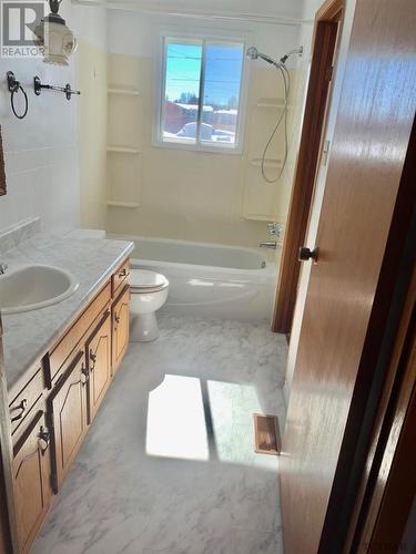 419 Buffam Dr, Temiskaming Shores, ON - Indoor Photo Showing Bathroom