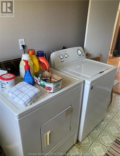 47 Gary Ave, Pointe Du Chene, NB - Indoor Photo Showing Laundry Room