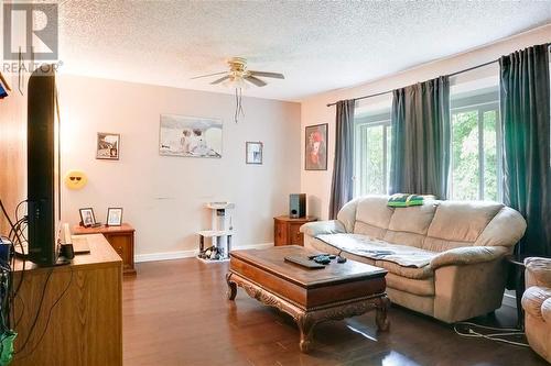 91 Oriole Street, Kitimat, BC - Indoor Photo Showing Living Room