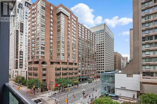 #505 -1121 Bay St, Toronto, ON - Outdoor With Balcony With Facade