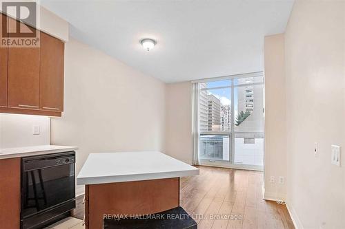 #505 -1121 Bay St, Toronto, ON - Indoor Photo Showing Other Room