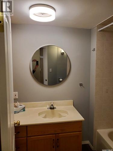 532 3Rd Avenue N, Saskatoon, SK - Indoor Photo Showing Bathroom