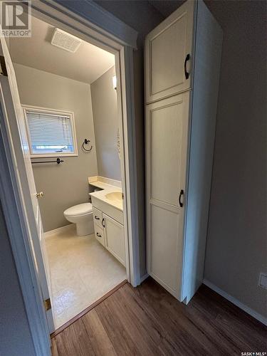 532 3Rd Avenue N, Saskatoon, SK - Indoor Photo Showing Bathroom