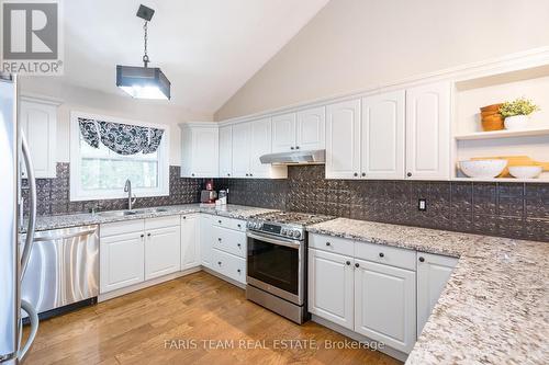 4522 Trent Tr, Severn, ON - Indoor Photo Showing Kitchen With Upgraded Kitchen