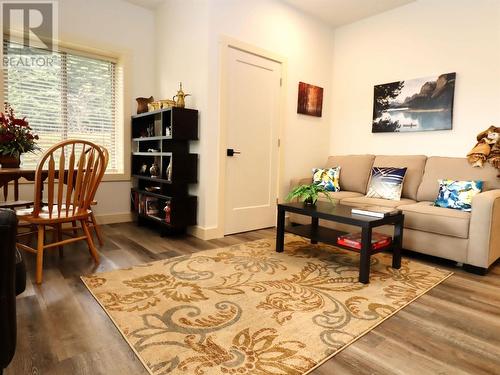 2589 Airstrip Road, Anglemont, BC - Indoor Photo Showing Living Room